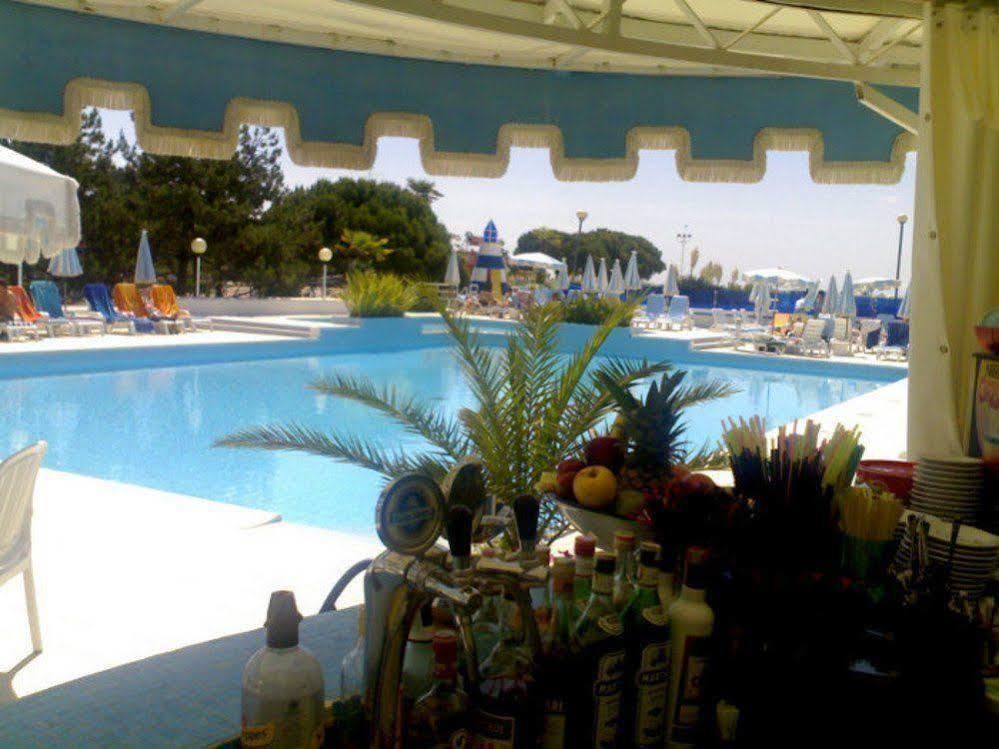 Hotel Corallo Bibione Exteriör bild